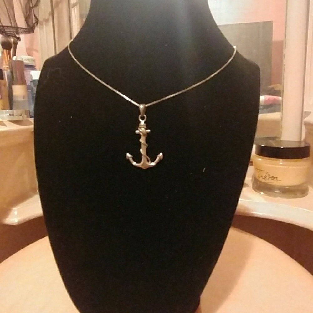 Anchor necklace